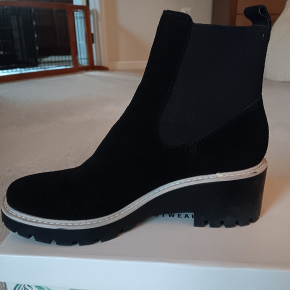 NWOT Dolce Vita Hasa Platform Ankle Boots, Size 7.5, Black Suede - Picture 2 of 6